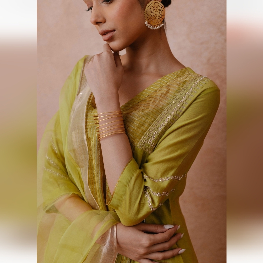 Label Mansi Nagdev Green Kurta Set - Picture 5 of 14